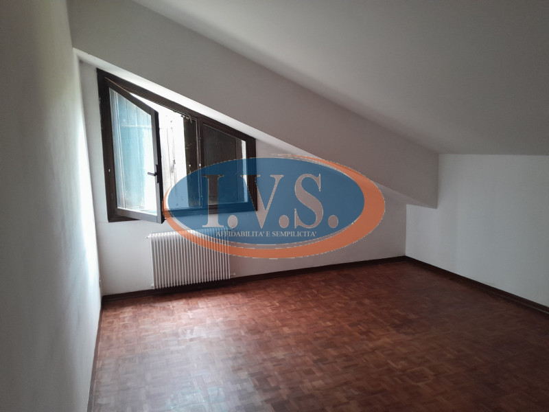 Spazi da sogno e luce naturale: il tuo tricamere indipendente a Montegaldella!
Cerchi una casa do...