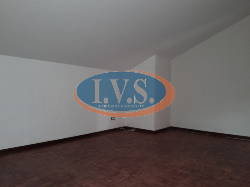 Spazi da sogno e luce naturale: il tuo tricamere indipendente a Montegaldella!
Cerchi una casa do...