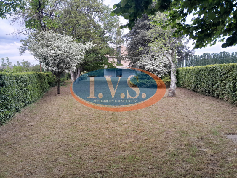 Spazi da sogno e luce naturale: il tuo tricamere indipendente a Montegaldella!
Cerchi una casa do...