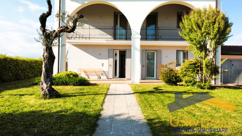 CAMPOSAMPIERO – Splendida villa singola, già predisposta per la divisione in due unità indipenden...
