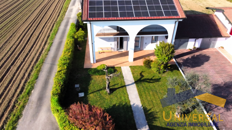 CAMPOSAMPIERO – Splendida villa singola, già predisposta per la divisione in due unità indipenden...