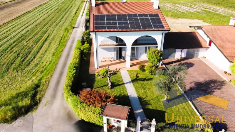 CAMPOSAMPIERO – Splendida villa singola, già predisposta per la divisione in due unità indipenden...