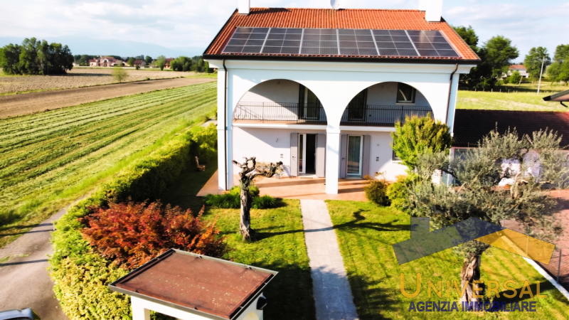 CAMPOSAMPIERO – Splendida villa singola, già predisposta per la divisione in due unità indipenden...