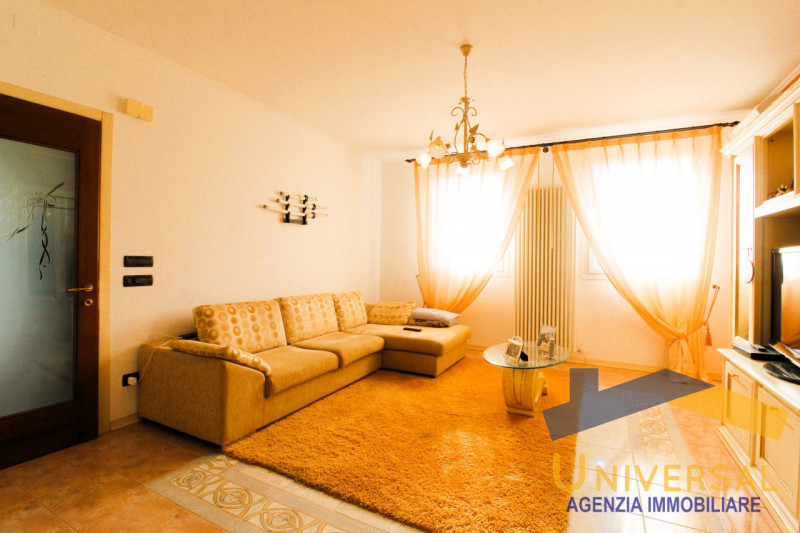 CAMPOSAMPIERO – Splendida villa singola, già predisposta per la divisione in due unità indipenden...