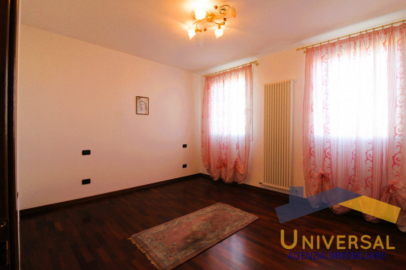 CAMPOSAMPIERO – Splendida villa singola, già predisposta per la divisione in due unità indipenden...