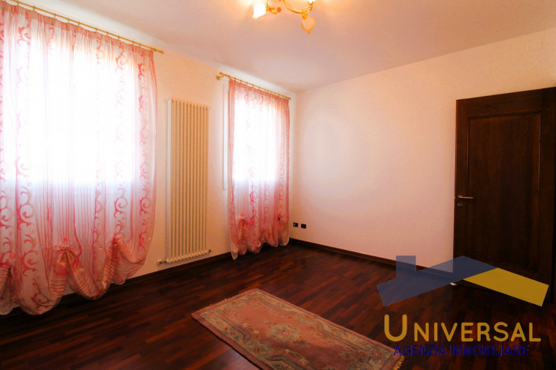 CAMPOSAMPIERO – Splendida villa singola, già predisposta per la divisione in due unità indipenden...