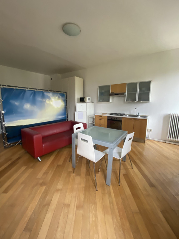 Centro zona Specola Riviere Monolocale ampio piano alto con ascensore ingressino ampio monolocale...