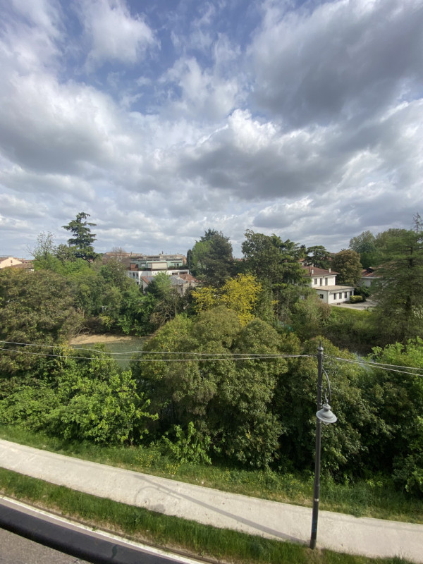 Centro zona Specola Riviere Monolocale ampio piano alto con ascensore ingressino ampio monolocale...