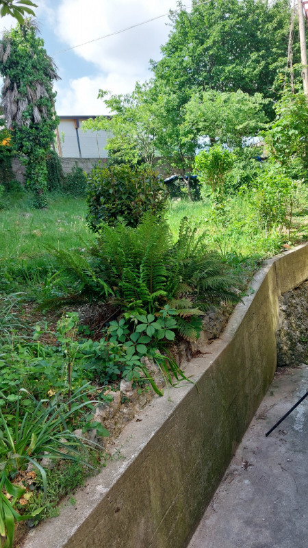 Longare, zona di via Colderuga, è in vendita una casa singola composta da due unità, una al piano...