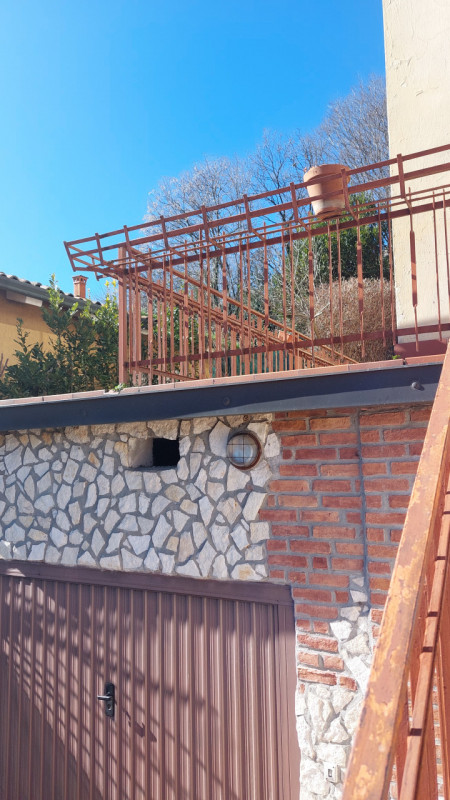 Longare, zona di via Colderuga, è in vendita una casa singola composta da due unità, una al piano...