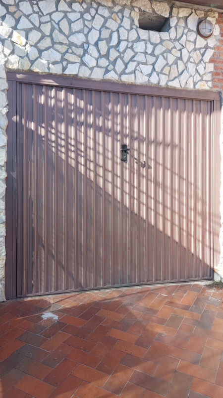 Longare, zona di via Colderuga, è in vendita una casa singola composta da due unità, una al piano...