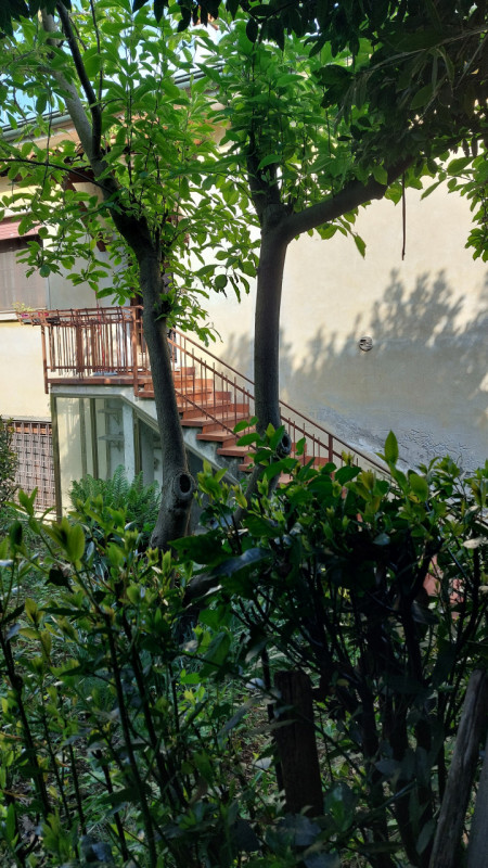 Longare, zona di via Colderuga, è in vendita una casa singola composta da due unità, una al piano...