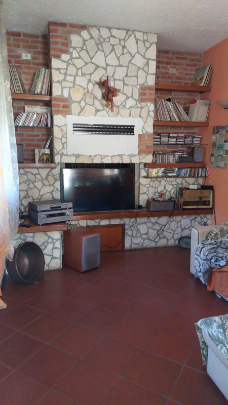 Longare, zona di via Colderuga, è in vendita una casa singola composta da due unità, una al piano...