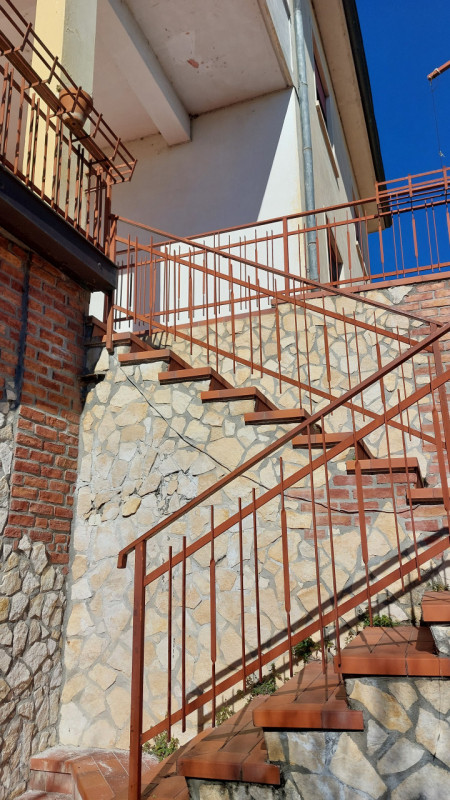 Longare, zona di via Colderuga, è in vendita una casa singola composta da due unità, una al piano...