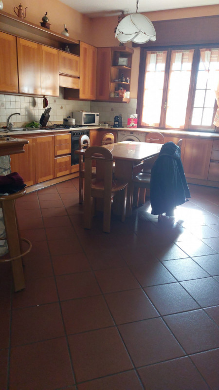 Longare, zona di via Colderuga, è in vendita una casa singola composta da due unità, una al piano...