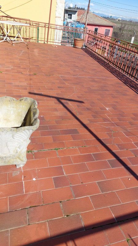 Longare, zona di via Colderuga, è in vendita una casa singola composta da due unità, una al piano...