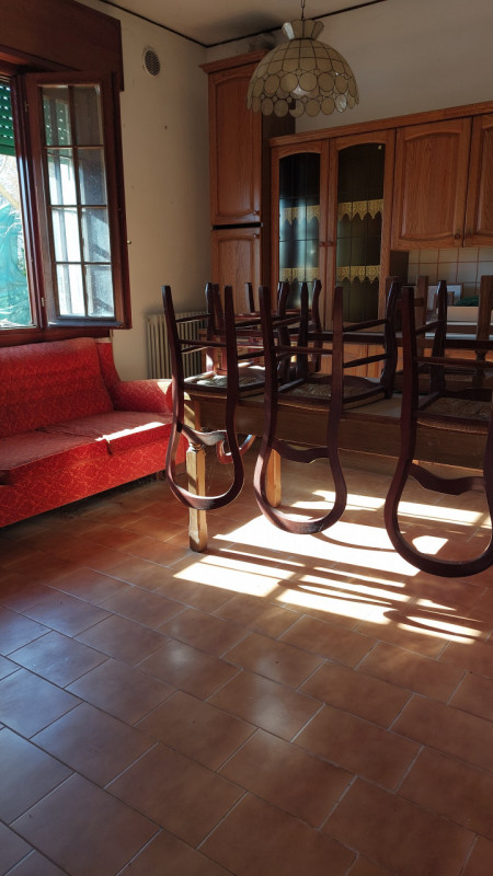 Longare, zona di via Colderuga, è in vendita una casa singola composta da due unità, una al piano...