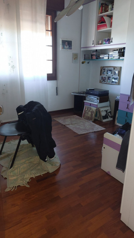 Longare, zona di via Colderuga, è in vendita una casa singola composta da due unità, una al piano...