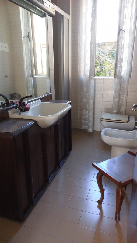 Longare, zona di via Colderuga, è in vendita una casa singola composta da due unità, una al piano...