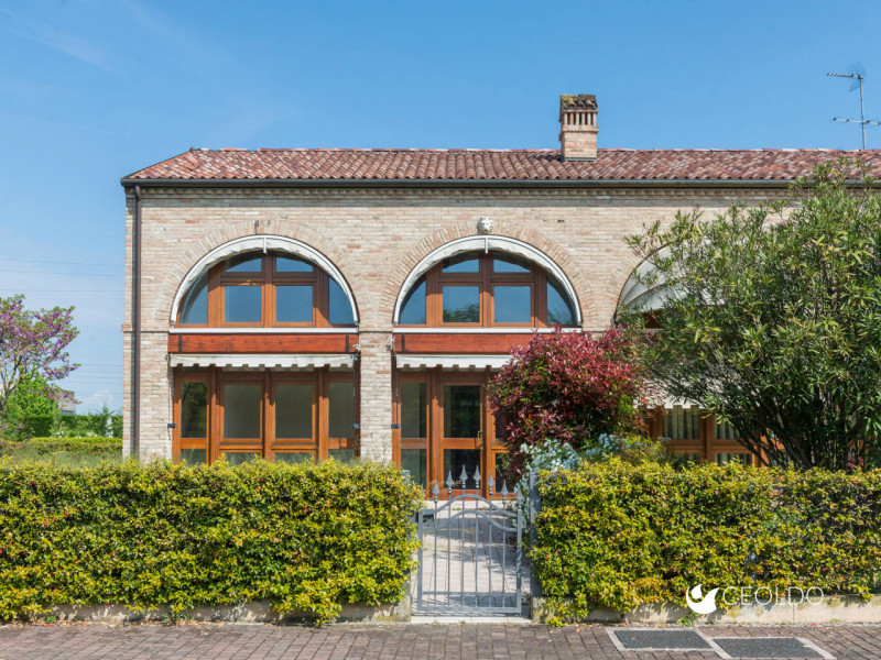 VIGONZA CENTRO: vieni a visitare questa affascinante porzione d’angolo di villa quadrifamiliare n...