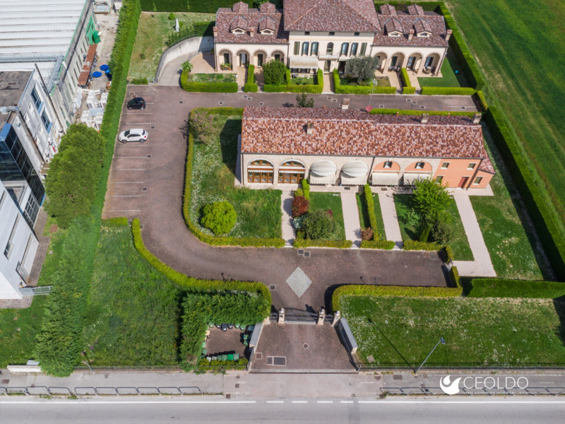 VIGONZA CENTRO: vieni a visitare questa affascinante porzione d’angolo di villa quadrifamiliare n...