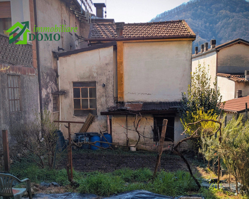 Nel centro di  TORREBELVICINO, proponiamo un’affascinante casetta di corte semi-indipendente, lib...