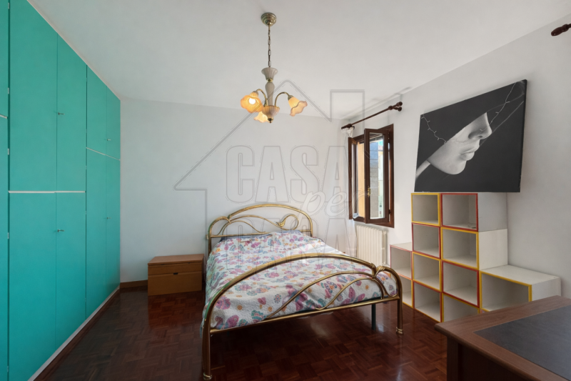 Proponiamo in vendita appartamento al secondo piano, dotato di ascensore, situato nel centro stor...