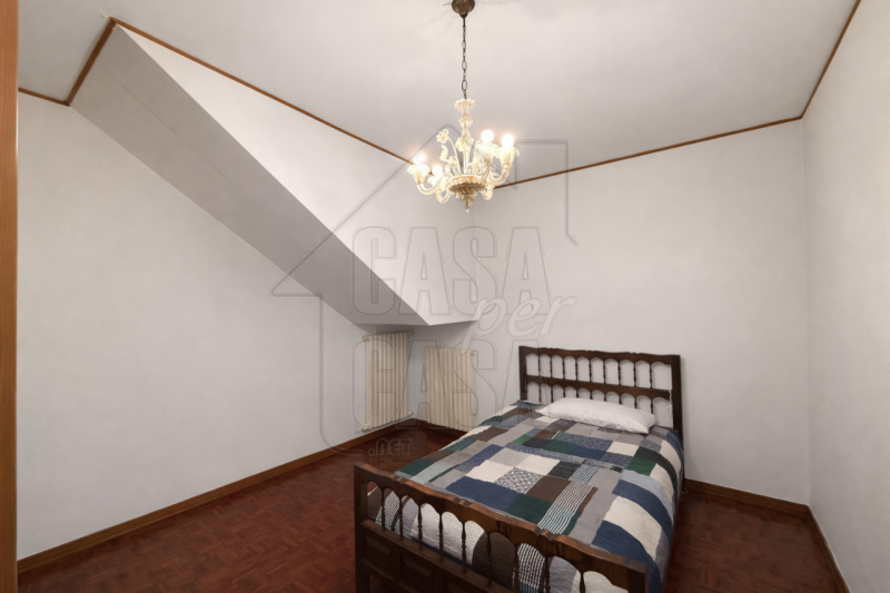 Proponiamo in vendita appartamento al secondo piano, dotato di ascensore, situato nel centro stor...