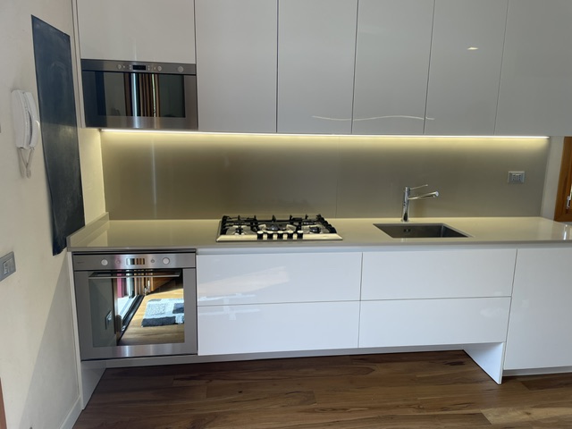 Situata nella rinomata zona di Dueville, questa ampia casa a schiera porzione di testa è un'oppor...