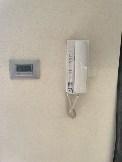 Situata nella rinomata zona di Dueville, questa ampia casa a schiera porzione di testa è un'oppor...