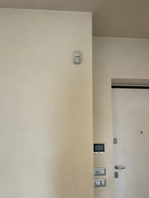 Situata nella rinomata zona di Dueville, questa ampia casa a schiera porzione di testa è un'oppor...