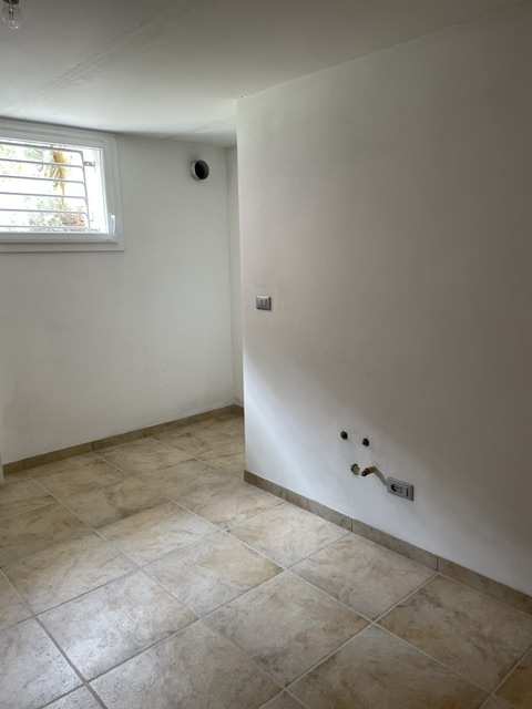 Situata nella rinomata zona di Dueville, questa ampia casa a schiera porzione di testa è un'oppor...