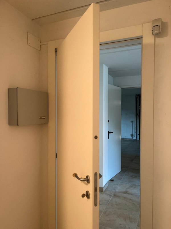 Situata nella rinomata zona di Dueville, questa ampia casa a schiera porzione di testa è un'oppor...