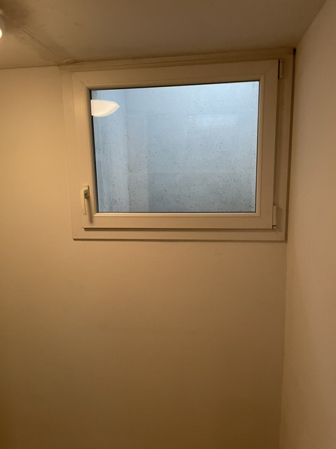 Situata nella rinomata zona di Dueville, questa ampia casa a schiera porzione di testa è un'oppor...