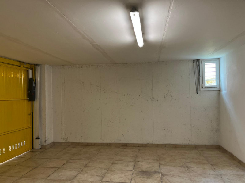 Situata nella rinomata zona di Dueville, questa ampia casa a schiera porzione di testa è un'oppor...