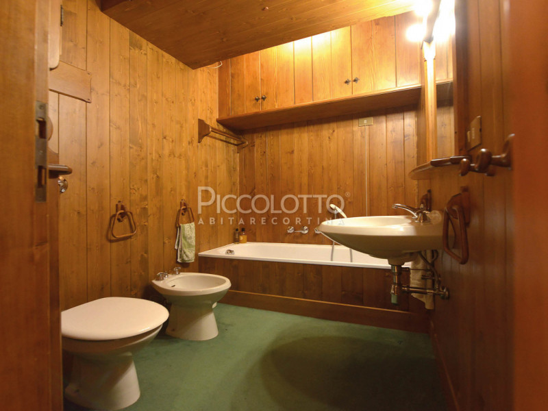 Rif. A1399 - DISPONIBILE IN AFFITTO DAL 01 LUGLIO 2026 AL 30 SETTEMBRE 2026

Cortina d'Ampezzo, m...