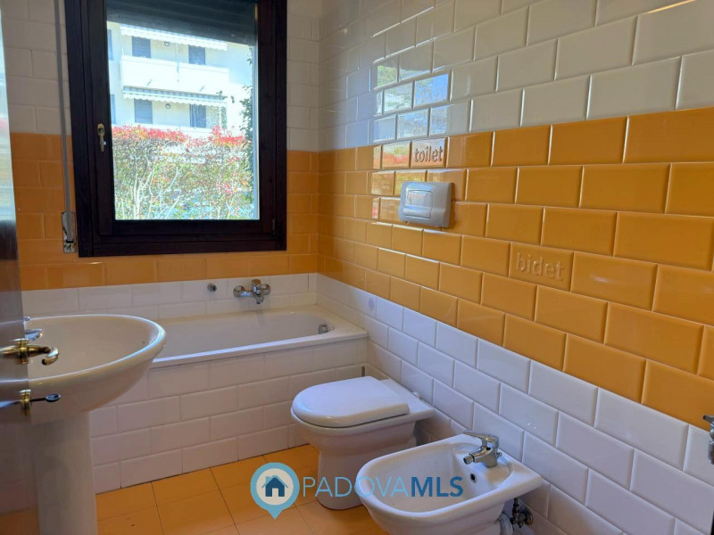 Immobile in esclusiva al Gruppo Padova MLS

Recente appartamento in ottime condizioni posta al pi...