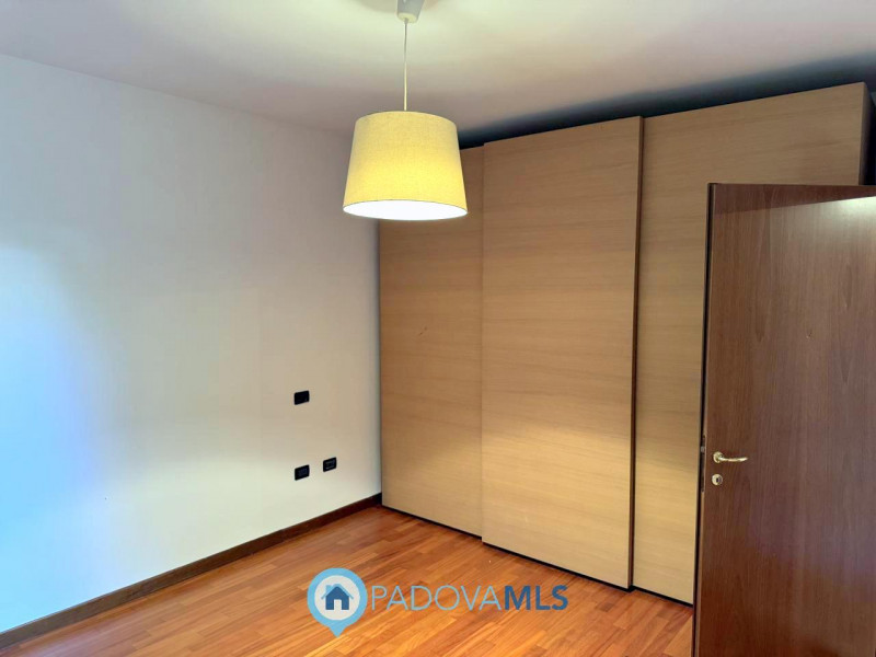 Immobile in esclusiva al Gruppo Padova MLS

Recente appartamento in ottime condizioni posta al pi...