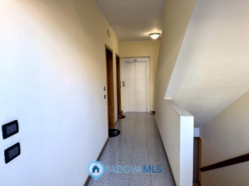 Immobile in esclusiva al Gruppo Padova MLS

Recente appartamento in ottime condizioni posta al pi...