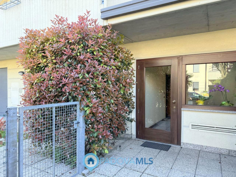 Immobile in esclusiva al Gruppo Padova MLS

Recente appartamento in ottime condizioni posta al pi...