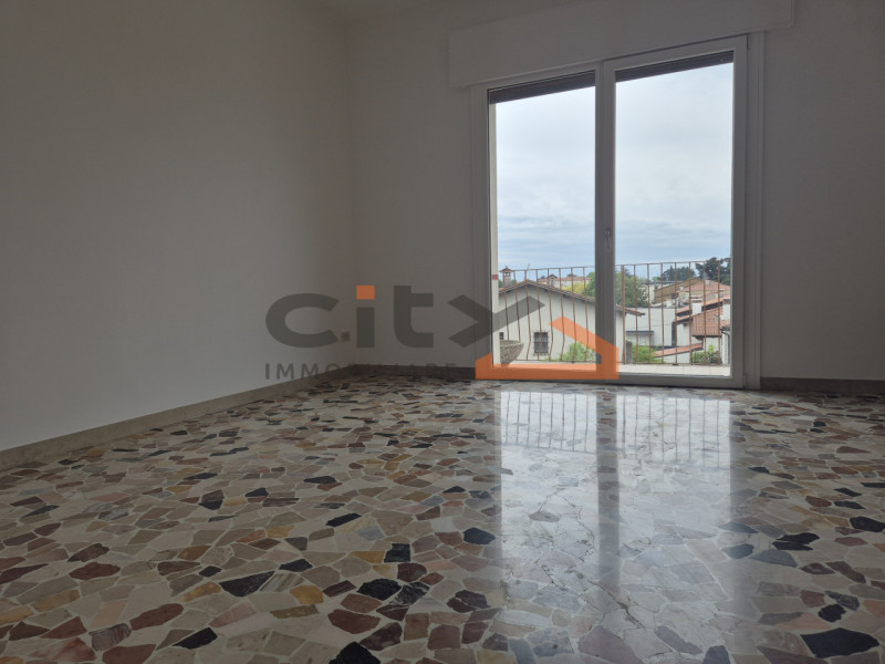 Bassano del Grappa a due passi dal centro - Proponiamo in locazione APPARTAMENTO BICAMERE disponi...