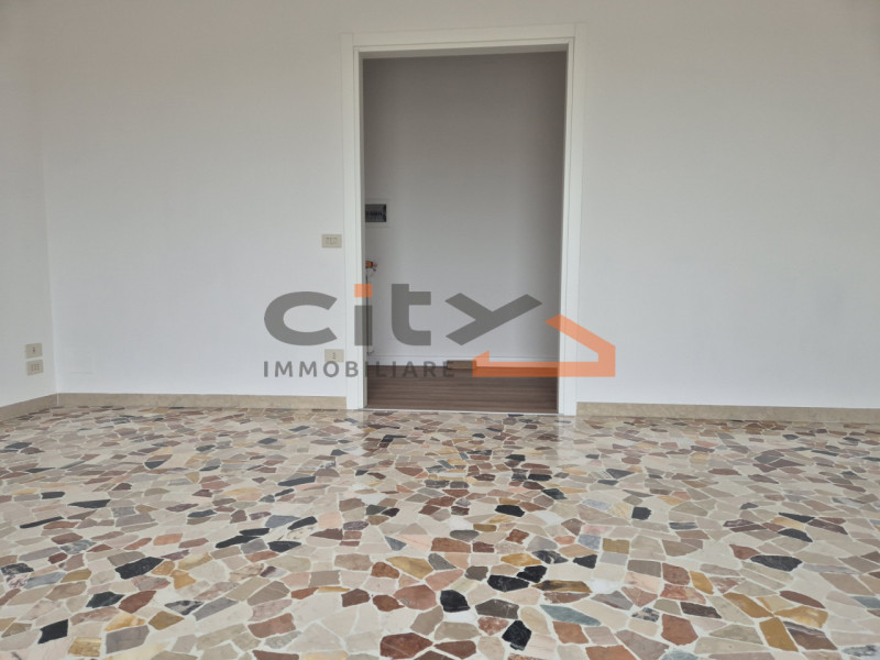 Bassano del Grappa a due passi dal centro - Proponiamo in locazione APPARTAMENTO BICAMERE disponi...