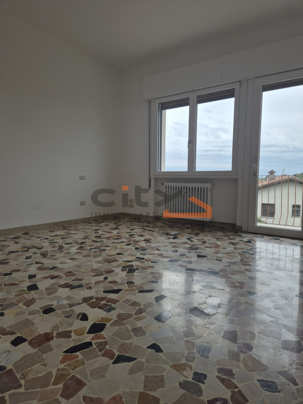 Bassano del Grappa a due passi dal centro - Proponiamo in locazione APPARTAMENTO BICAMERE disponi...