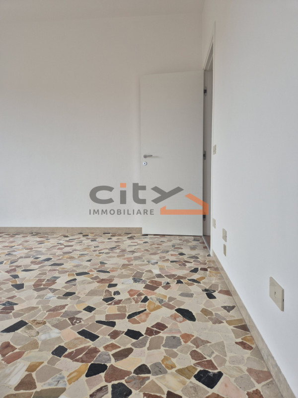 Bassano del Grappa a due passi dal centro - Proponiamo in locazione APPARTAMENTO BICAMERE disponi...