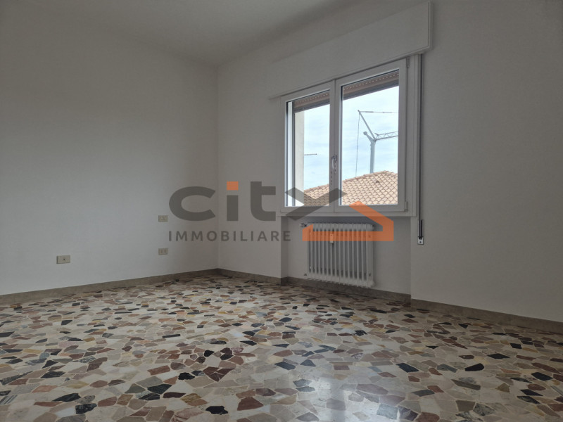 Bassano del Grappa a due passi dal centro - Proponiamo in locazione APPARTAMENTO BICAMERE disponi...