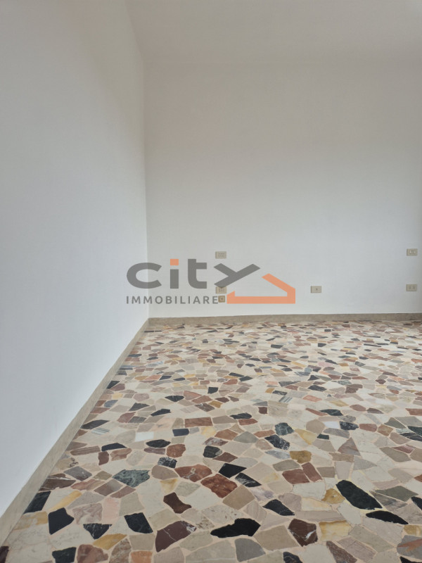 Bassano del Grappa a due passi dal centro - Proponiamo in locazione APPARTAMENTO BICAMERE disponi...