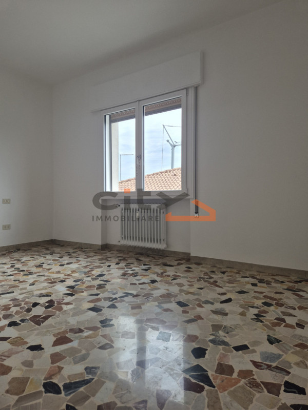 Bassano del Grappa a due passi dal centro - Proponiamo in locazione APPARTAMENTO BICAMERE disponi...