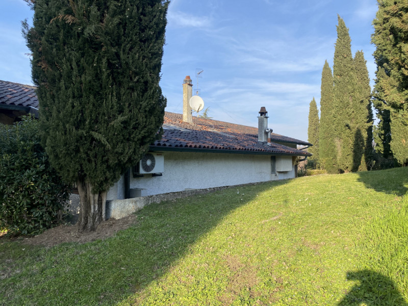 Villa unico piano - Piscina - Parco 5000 mq
Colline tra Vicenza e Arcugnano, villa singola dispos...