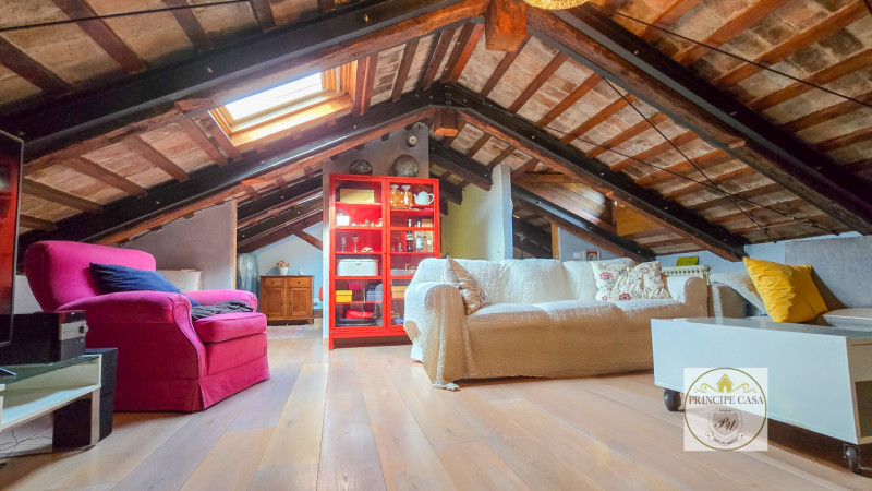 Rif. APE393 - Situato a pochi passi dal rinomato castello di Este, con vista sulla pineta e sul p...