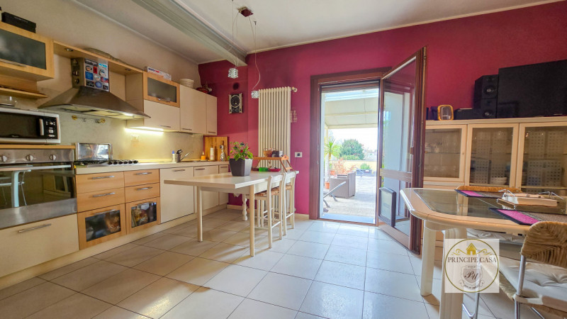 Rif. APE393 - Situato a pochi passi dal rinomato castello di Este, con vista sulla pineta e sul p...